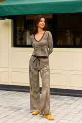 Say Goodbye to Uncomfortable Travel Clothes: The Ultimate 2-Piece Lounge Set