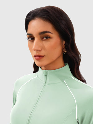 Soft and comfortable zip-up jacket